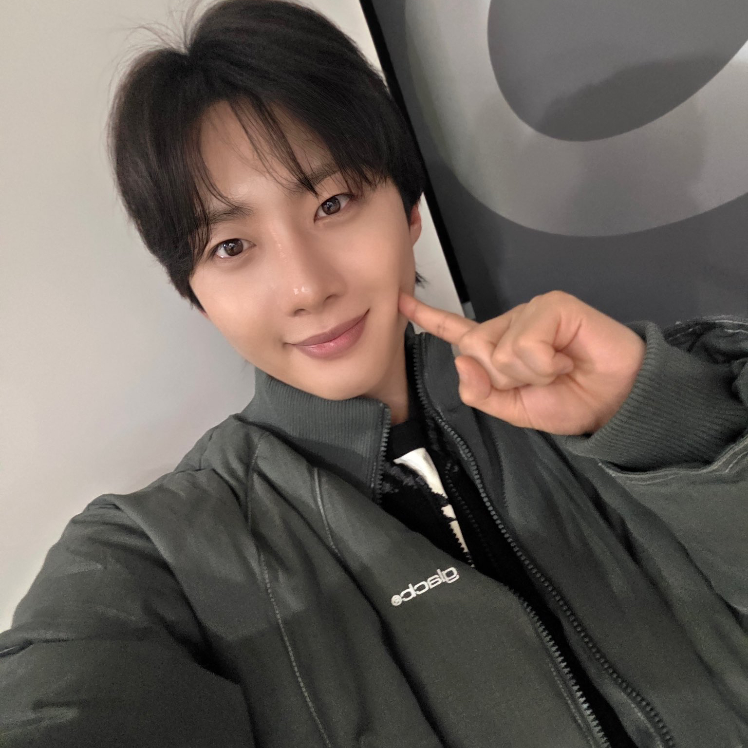 A moment captured by PENTAGON's fan