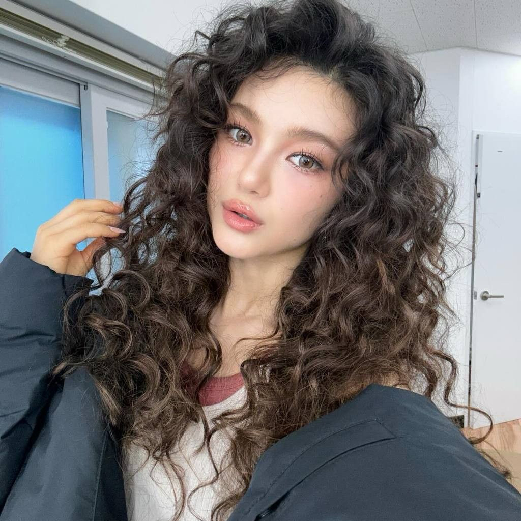 Recent activity shot of Hyein (NewJeans)