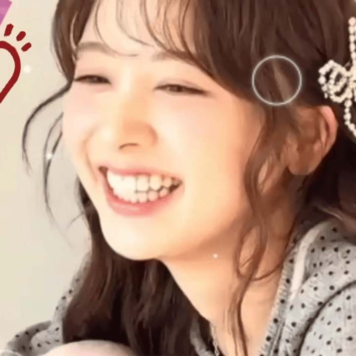 Latest photo of Miihi (NiziU)