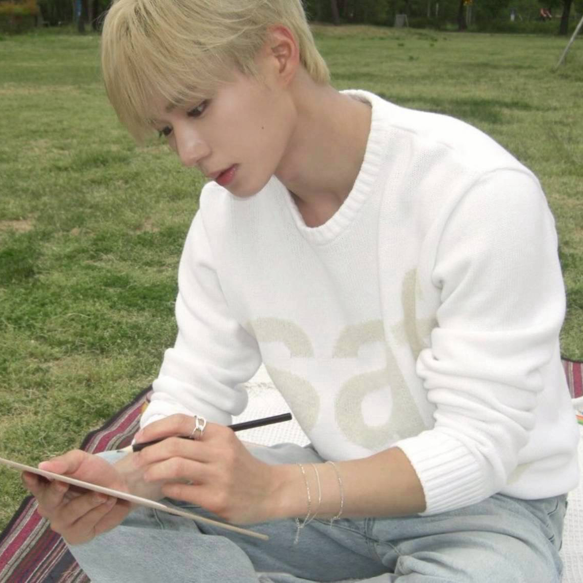 Foto aktivitas terbaru Kim Junseo (ALPHA DRIVE ONE)