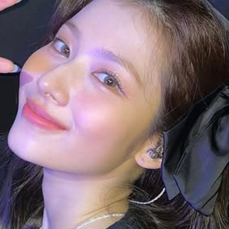 사나 (TWICE)의 비하인드 컷