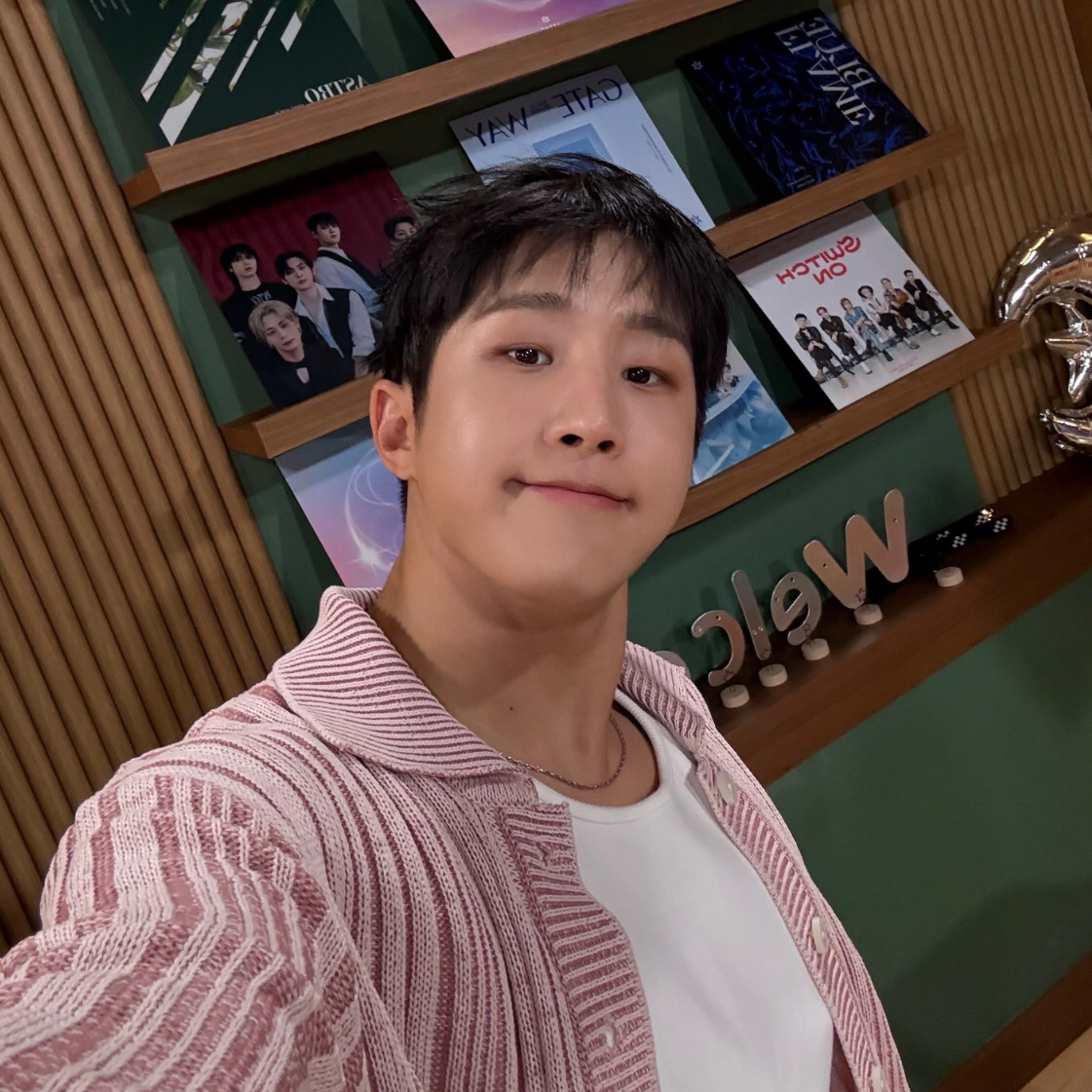 Latest photo of Jinjin (ASTRO)