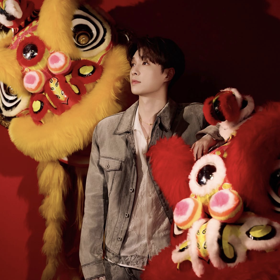 Recent activity shot of Lay (EXO)