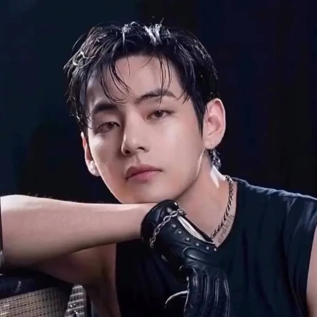 뷔 (방탄소년단)의 최신 사진