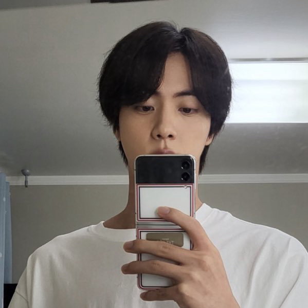 진 (방탄소년단)의 비하인드 컷