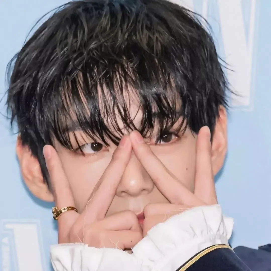 뷔 (방탄소년단) 최근 활동샷