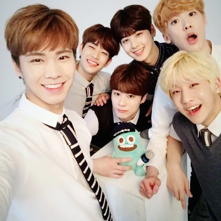 아스트로 최근 활동샷