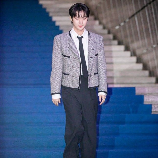 A moment captured by Hui (PENTAGON)'s fan