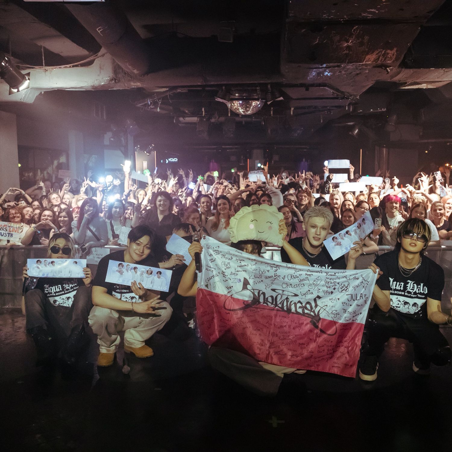 A moment captured by JUST B's fan