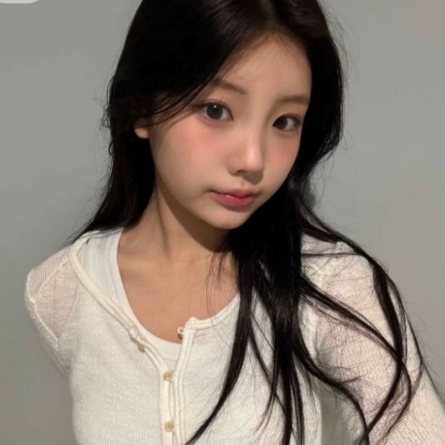 Behind-the-scenes cut of Wonhee (ILLIT)