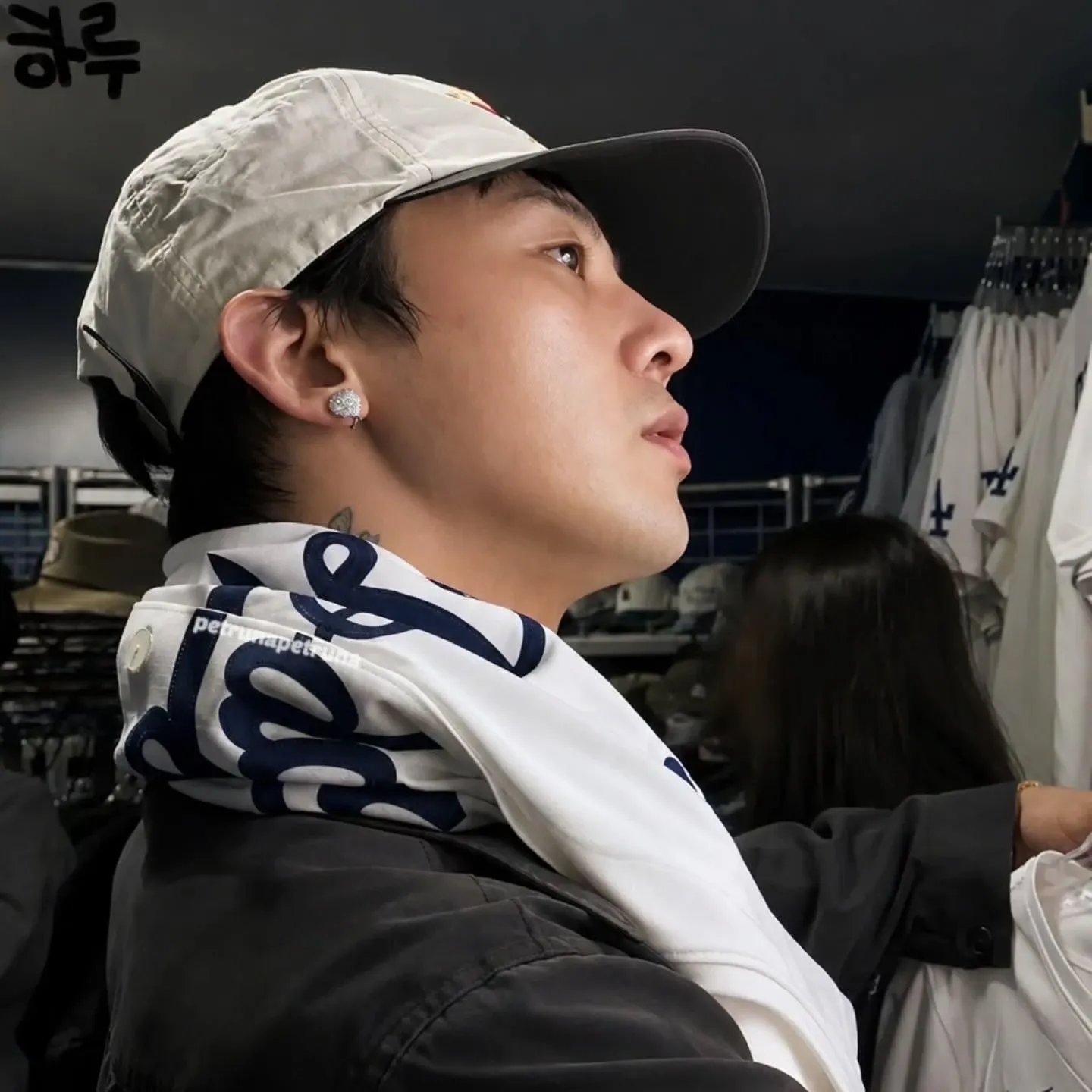 Recent activity shot of G-DRAGON (BIGBANG)