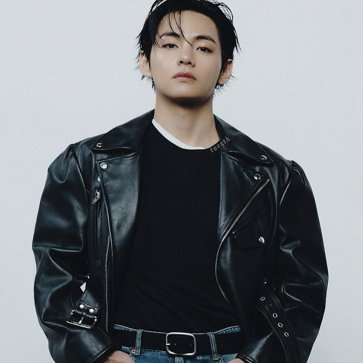 뷔 (방탄소년단)의 최신 사진