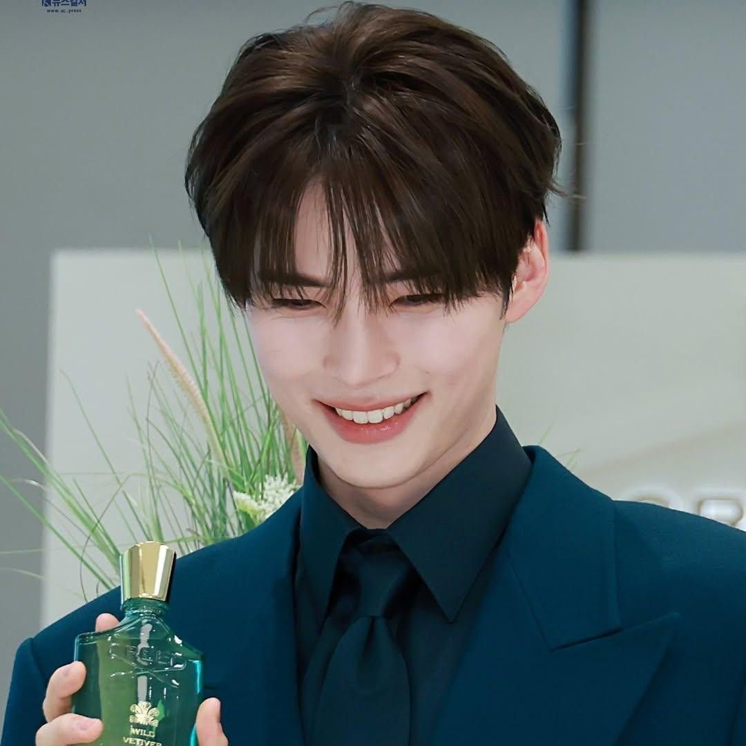 Behind-the-scenes cut of Sung Hanbin (ZEROBASEONE)