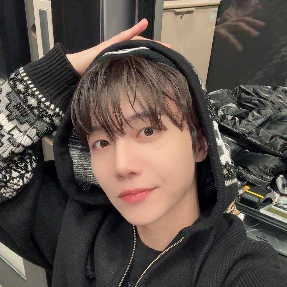 A moment captured by Jinho (PENTAGON)'s fan