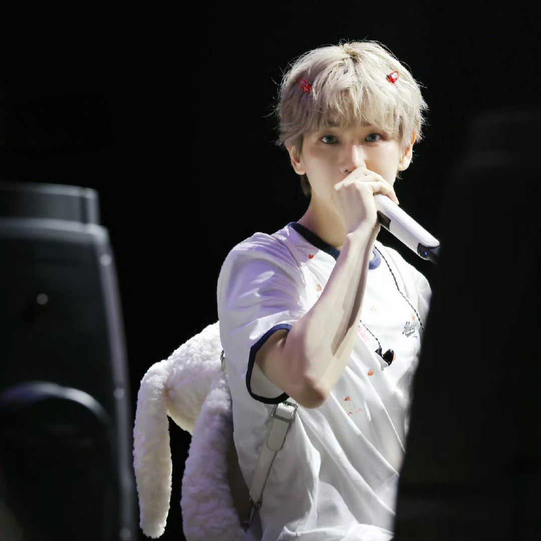 백현 (EXO) 최근 활동샷