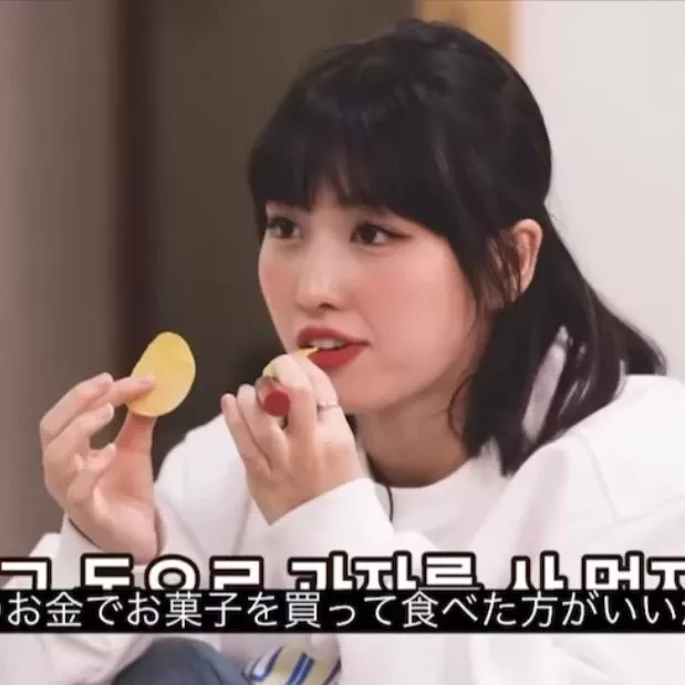 Momen yang diabadikan oleh penggemar Momo (TWICE)