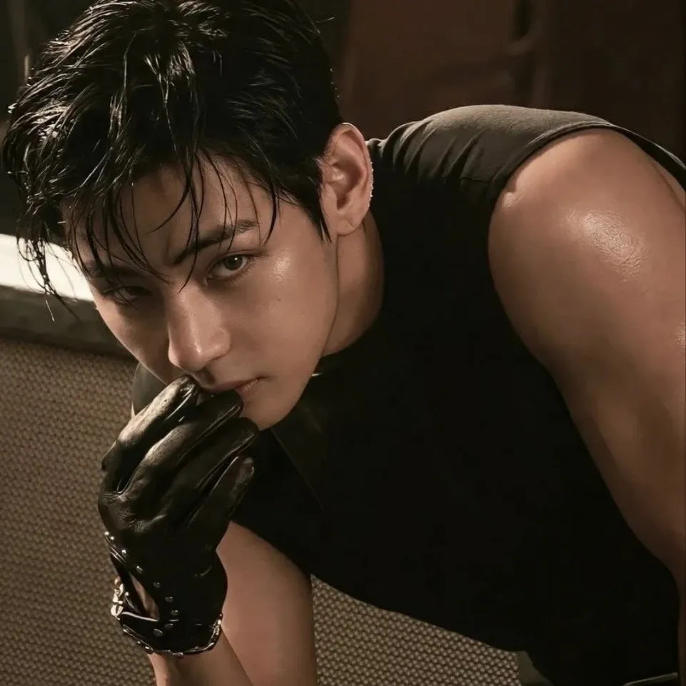 Behind-the-scenes cut of V (BTS)