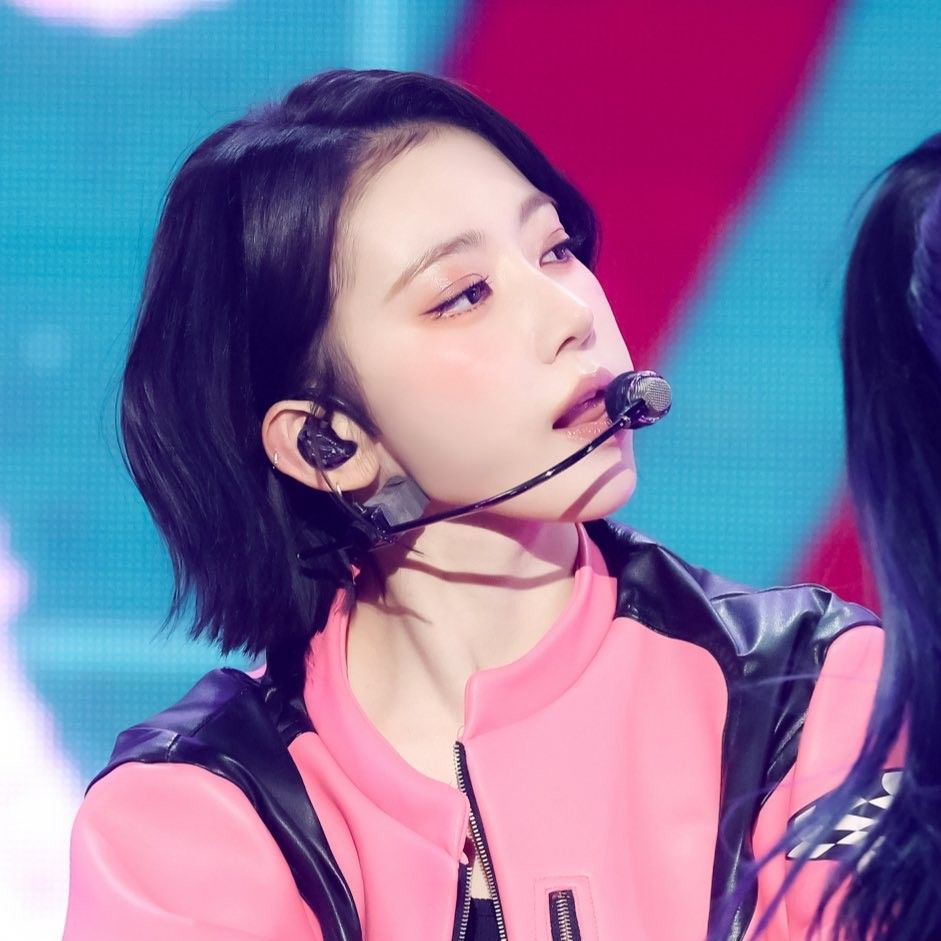 Latest photo of Sakura (LE SSERAFIM)