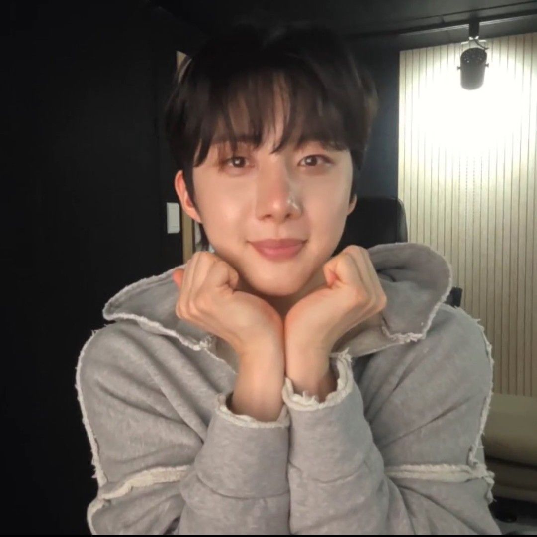 Latest photo of Hui (PENTAGON)