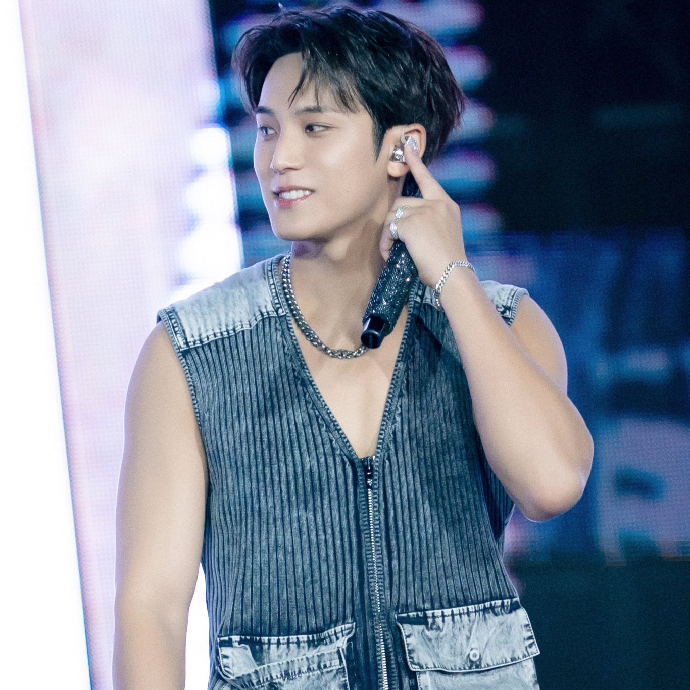 A moment captured by Mingyu (SEVENTEEN)'s fan
