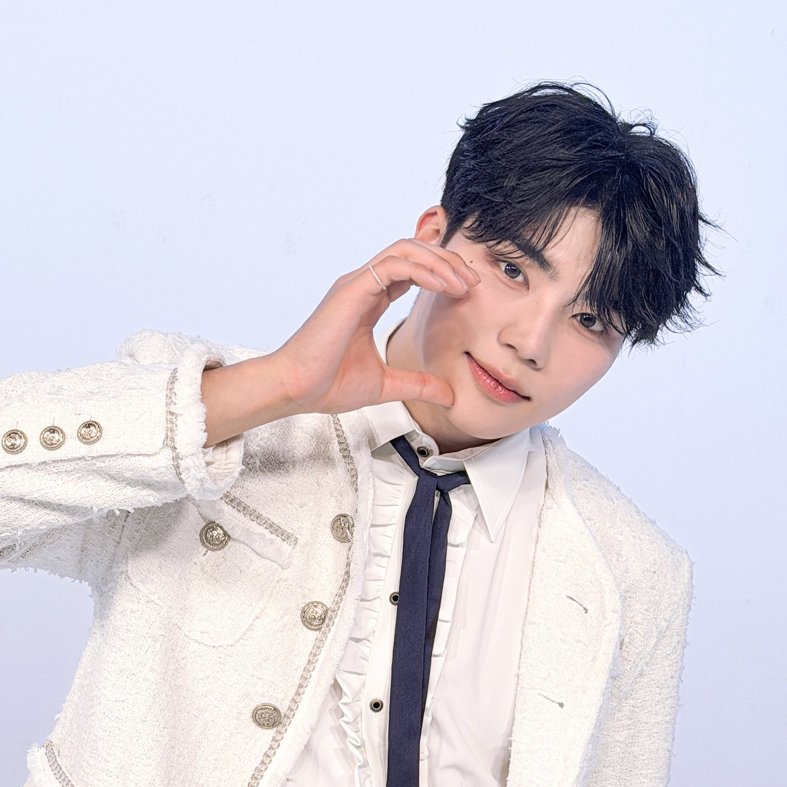 Foto terbaru Park Gunwook (ZEROBASEONE)