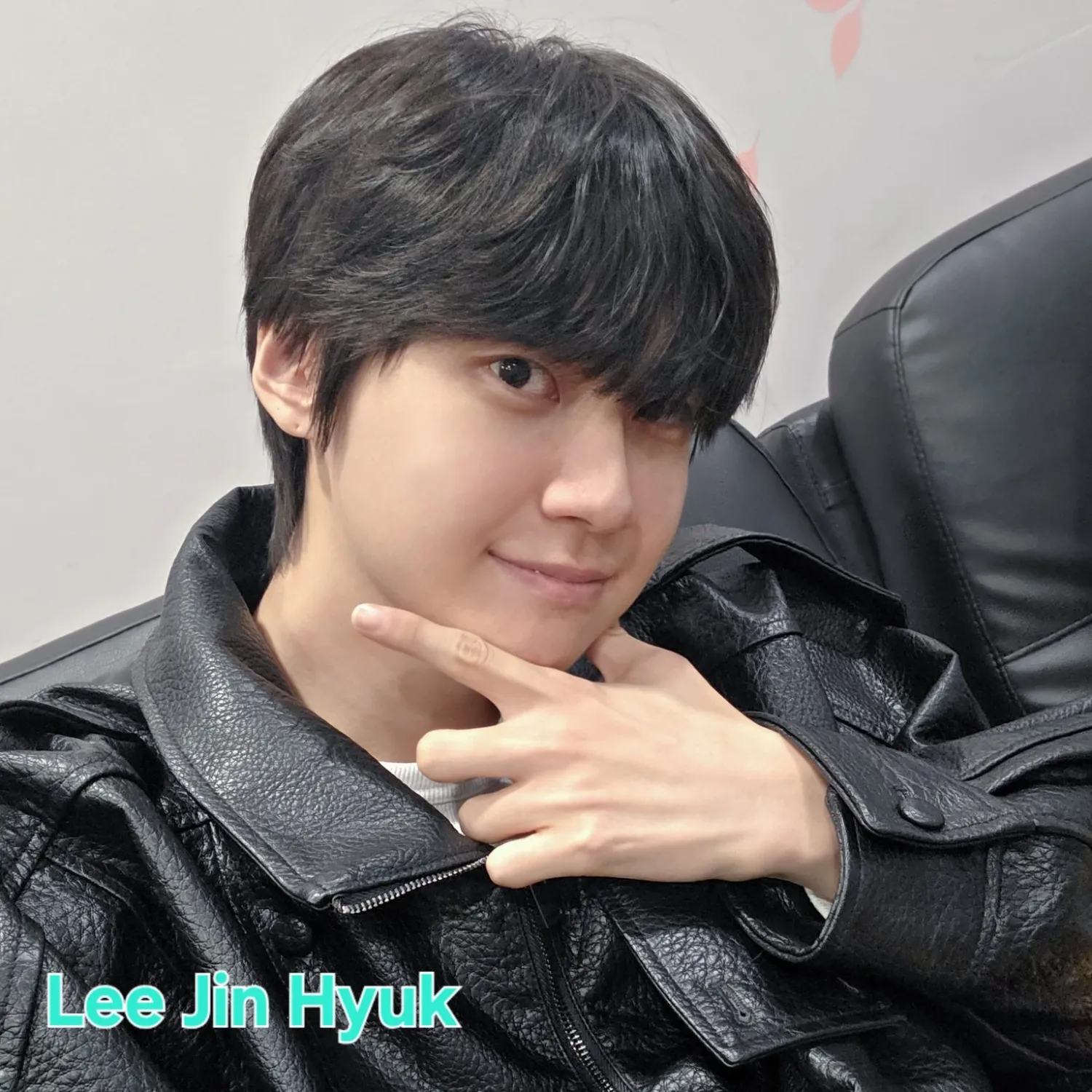 Behind-the-scenes cut of Lee Jinhyuk