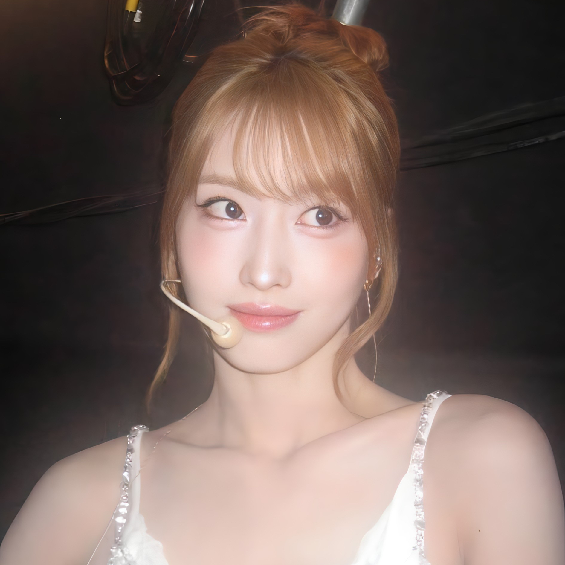 Behind-the-scenes cut of Momo (TWICE)
