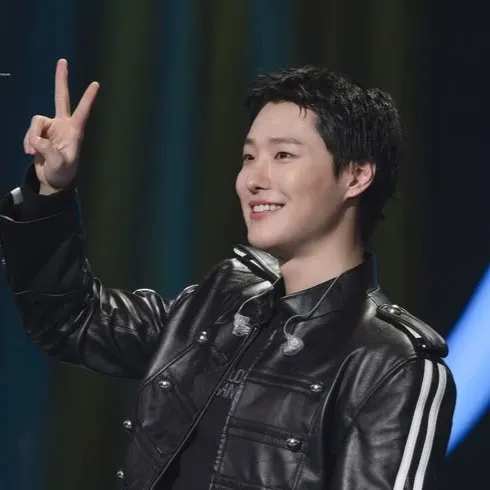 Behind-the-scenes cut of WOODZ