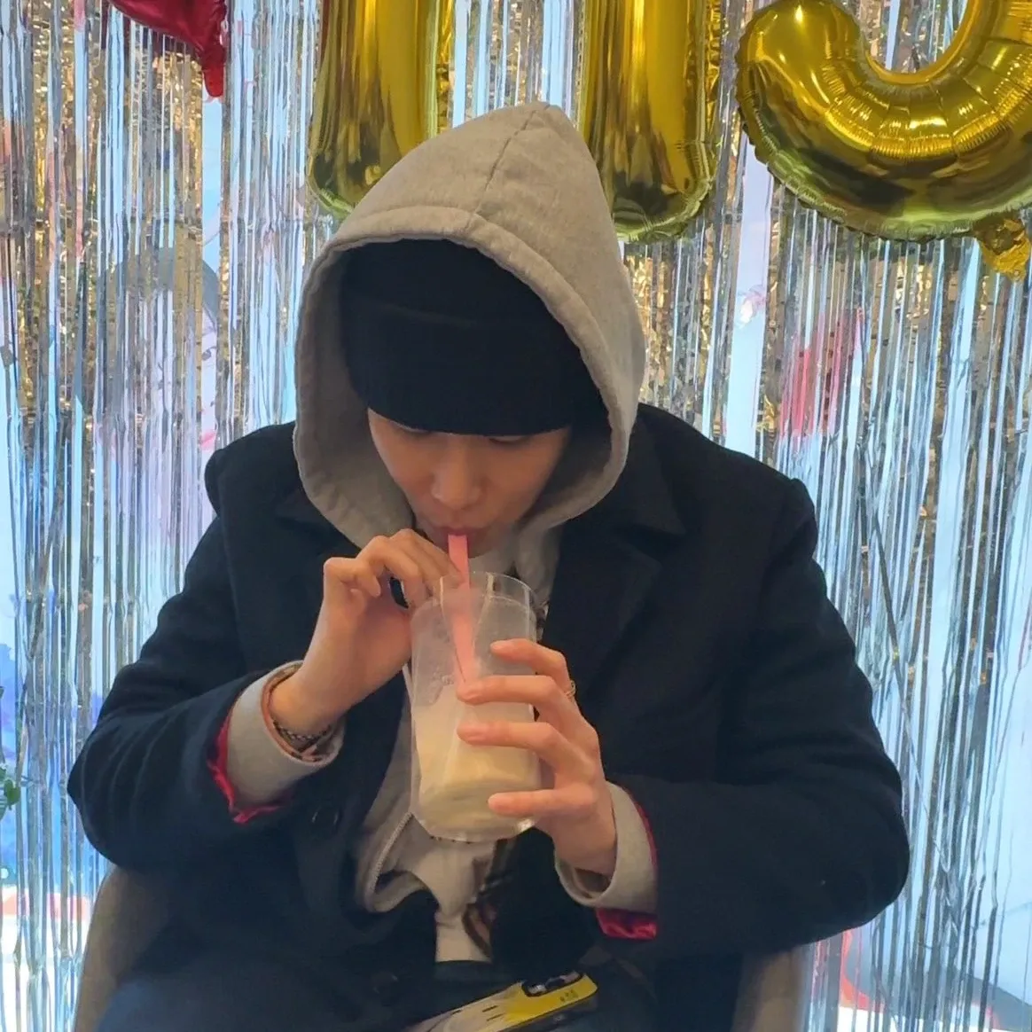 A moment captured by MJ (ASTRO)'s fan