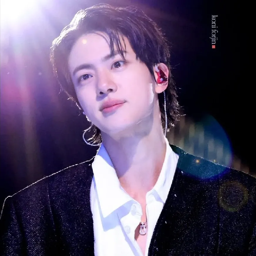 진 (방탄소년단) 최근 활동샷