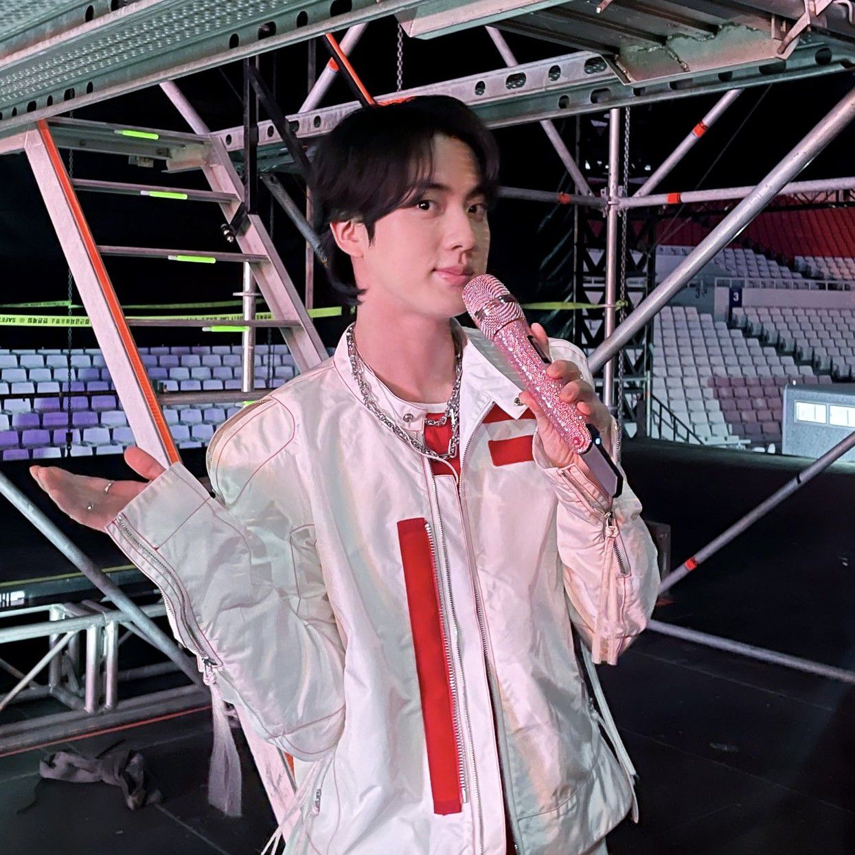 Potret di balik layar Jin (BTS)