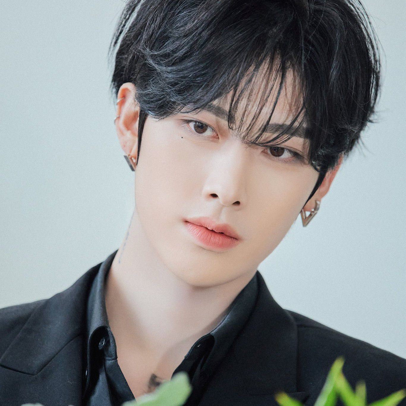 A moment captured by Ricky (ZEROBASEONE)'s fan