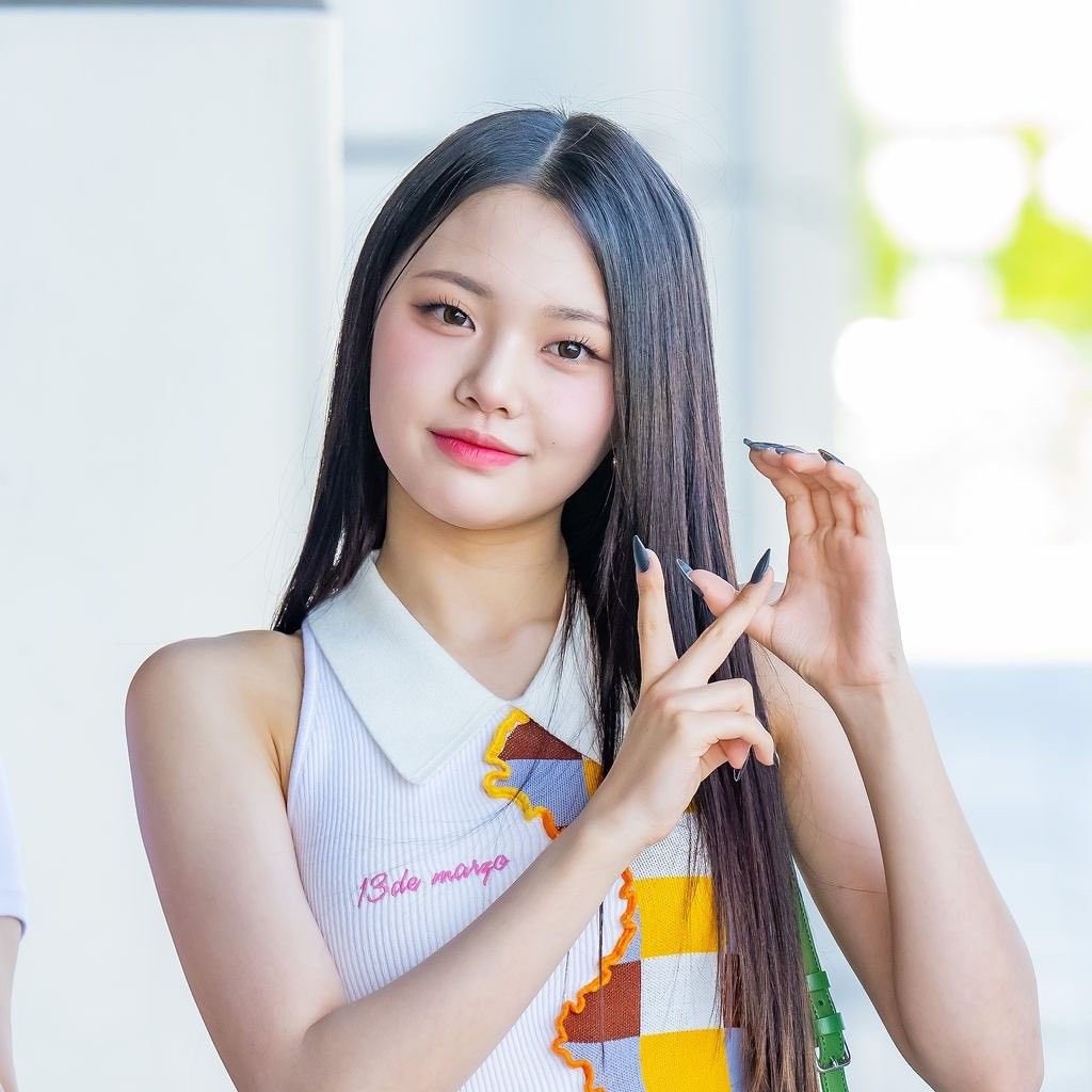 Recent activity shot of Park Boeun (CLASS:y)