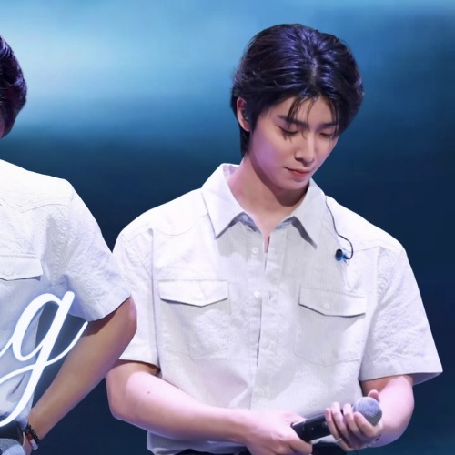 Latest photo of Hwiyoung (SF9)