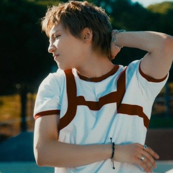 Behind-the-scenes cut of Junhyeok (TNX)