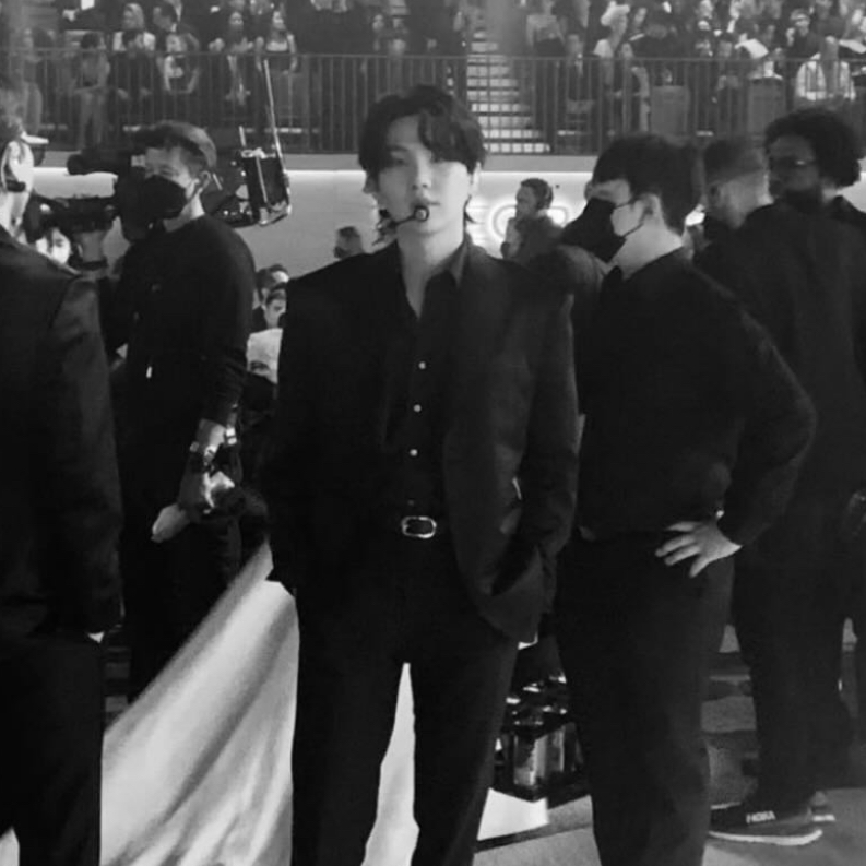 Foto aktivitas terbaru SUGA (BTS)