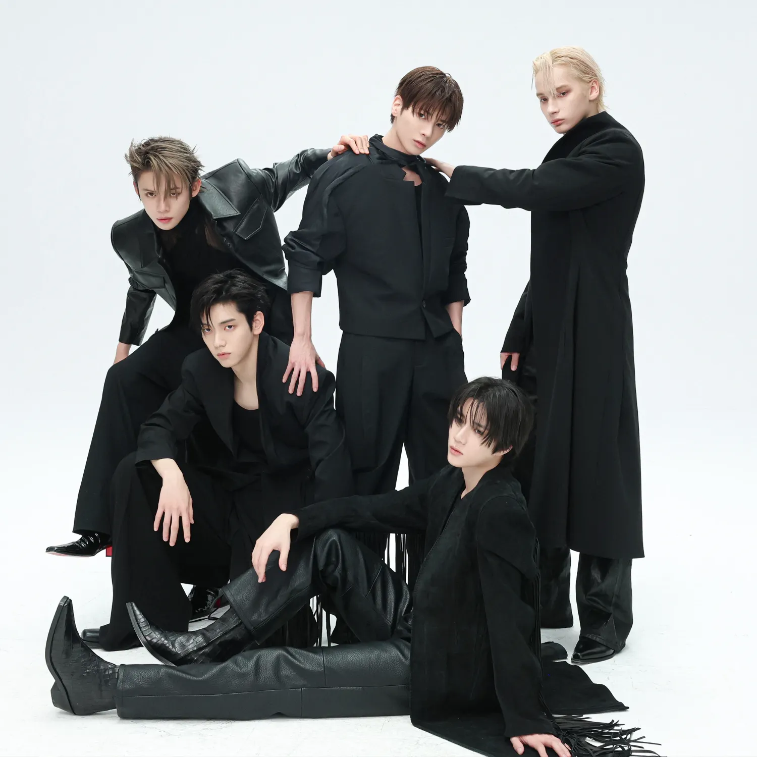 투모로우바이투게더의 비하인드 컷