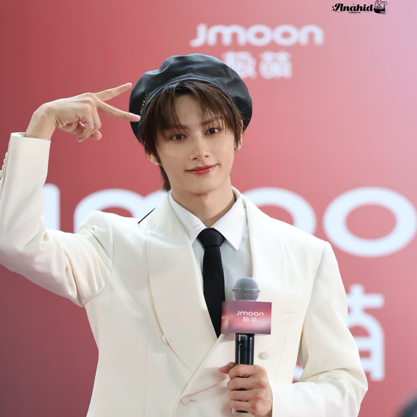 A moment captured by Jun (SEVENTEEN)'s fan