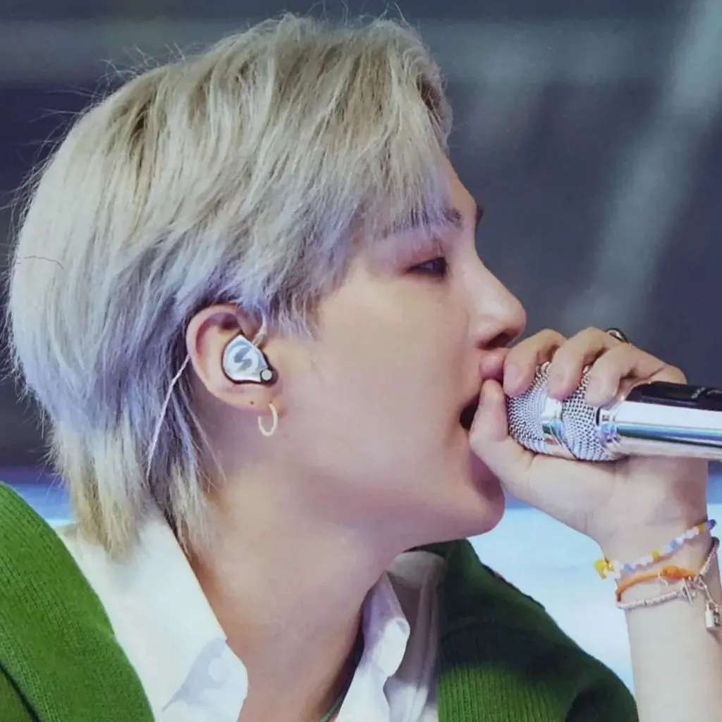 Foto aktivitas terbaru SUGA (BTS)