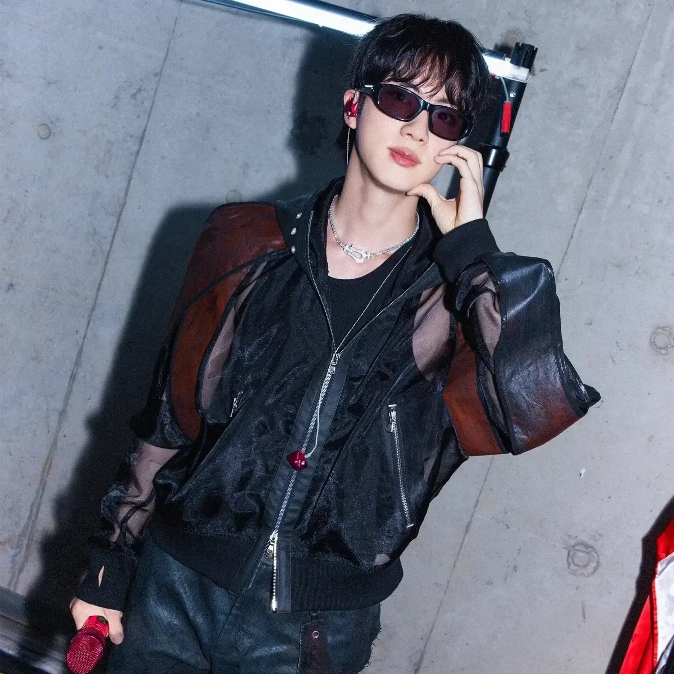 Foto aktivitas terbaru Jin (BTS)