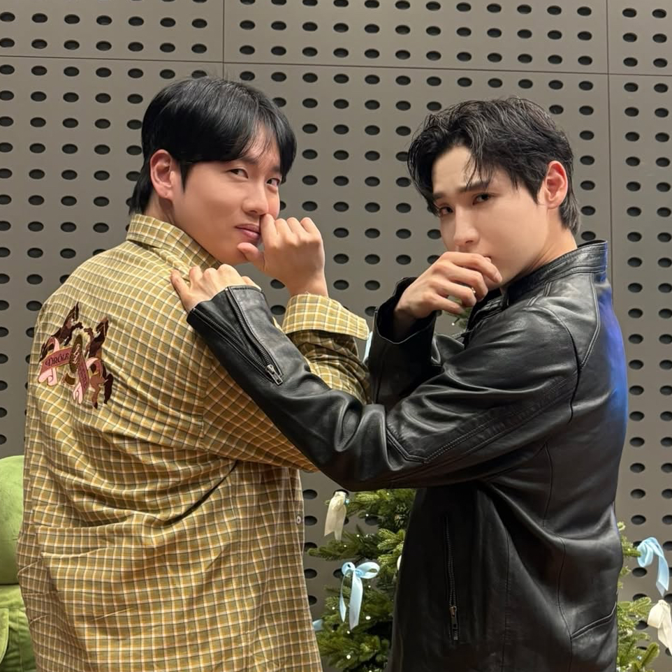 チョン・ウン (AB6IX)の舞台裏ショット