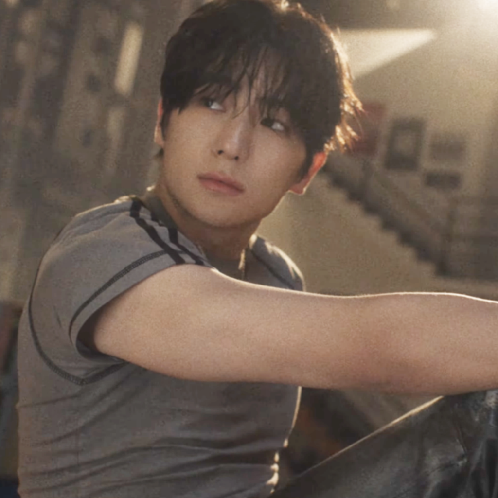 Latest photo of Hyunjae (THE BOYZ)