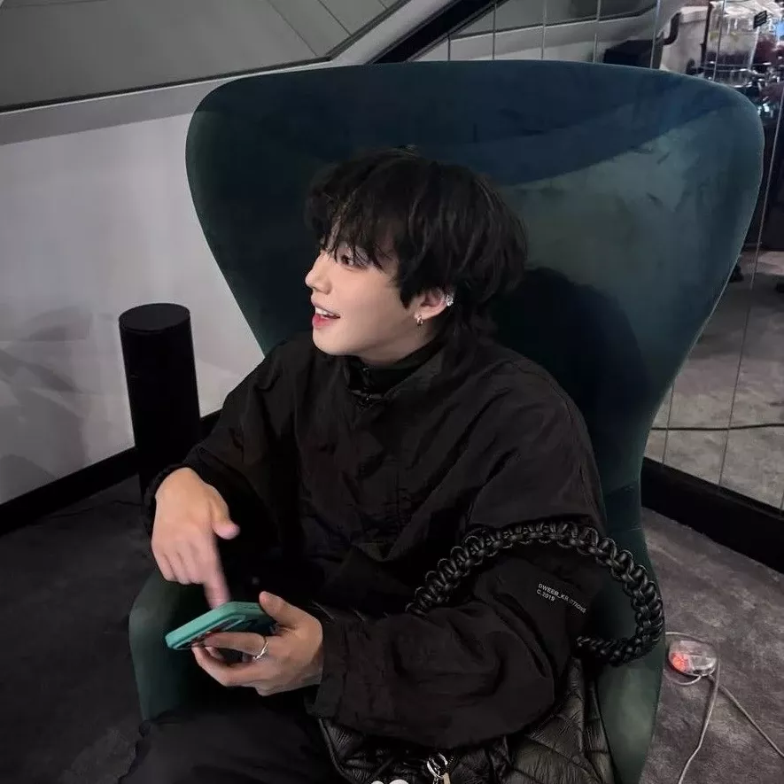 Behind-the-scenes cut of Lim Youngmin