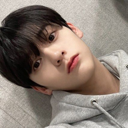 Recent activity shot of Sungyun (n.SSign)