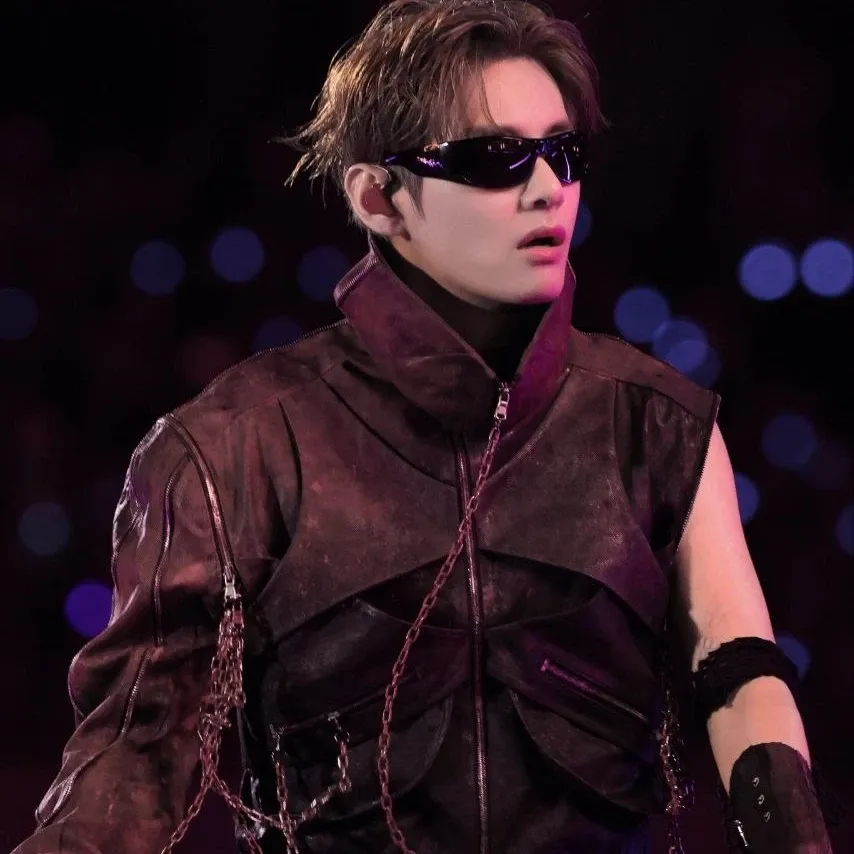 Behind-the-scenes cut of V (BTS)