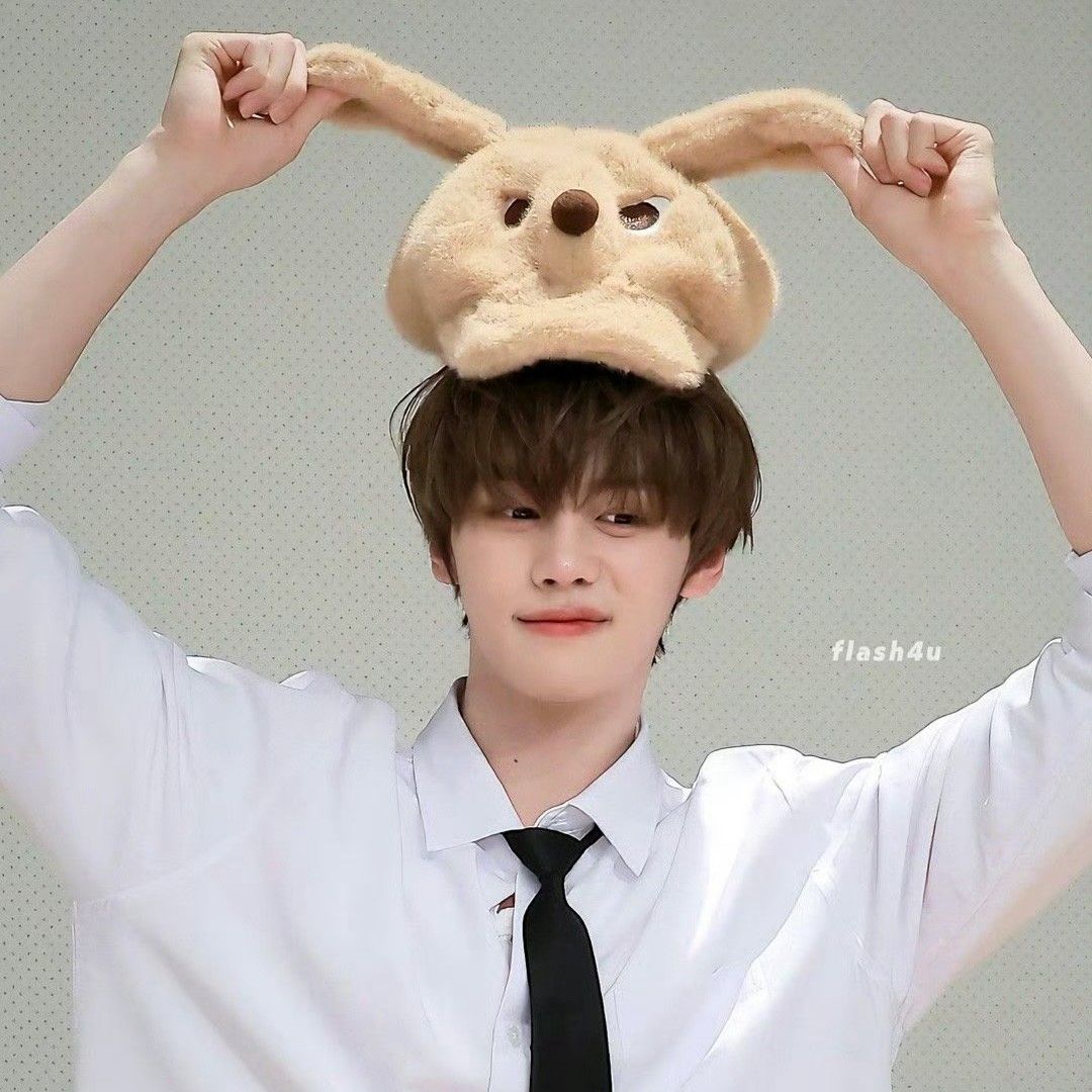 A moment captured by Kim Gyuvin (ZEROBASEONE)'s fan