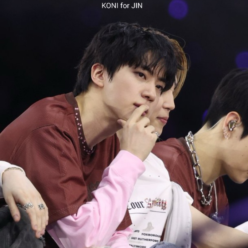 Foto aktivitas terbaru Jin (BTS)