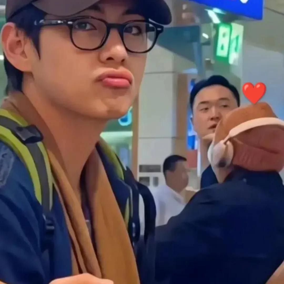 A moment captured by V (BTS)'s fan
