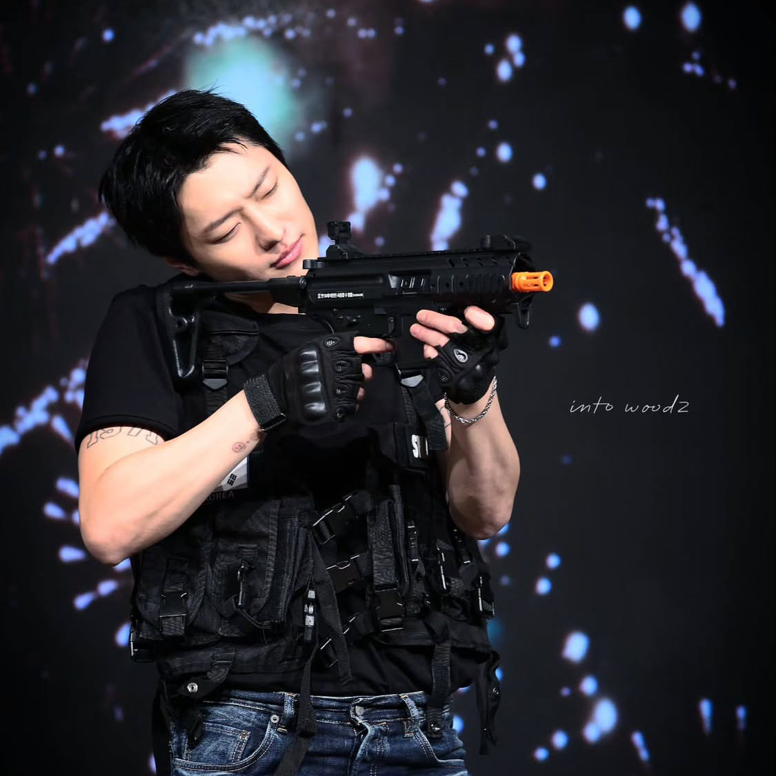 Behind-the-scenes cut of WOODZ