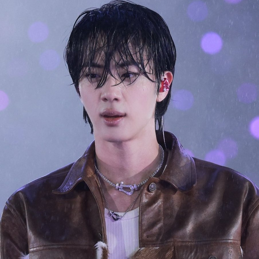 Foto aktivitas terbaru Jin (BTS)